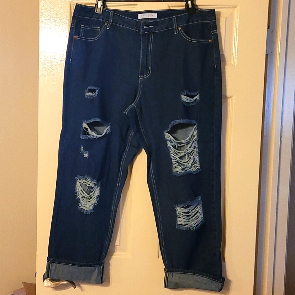 Distressed cropped ankle jeans